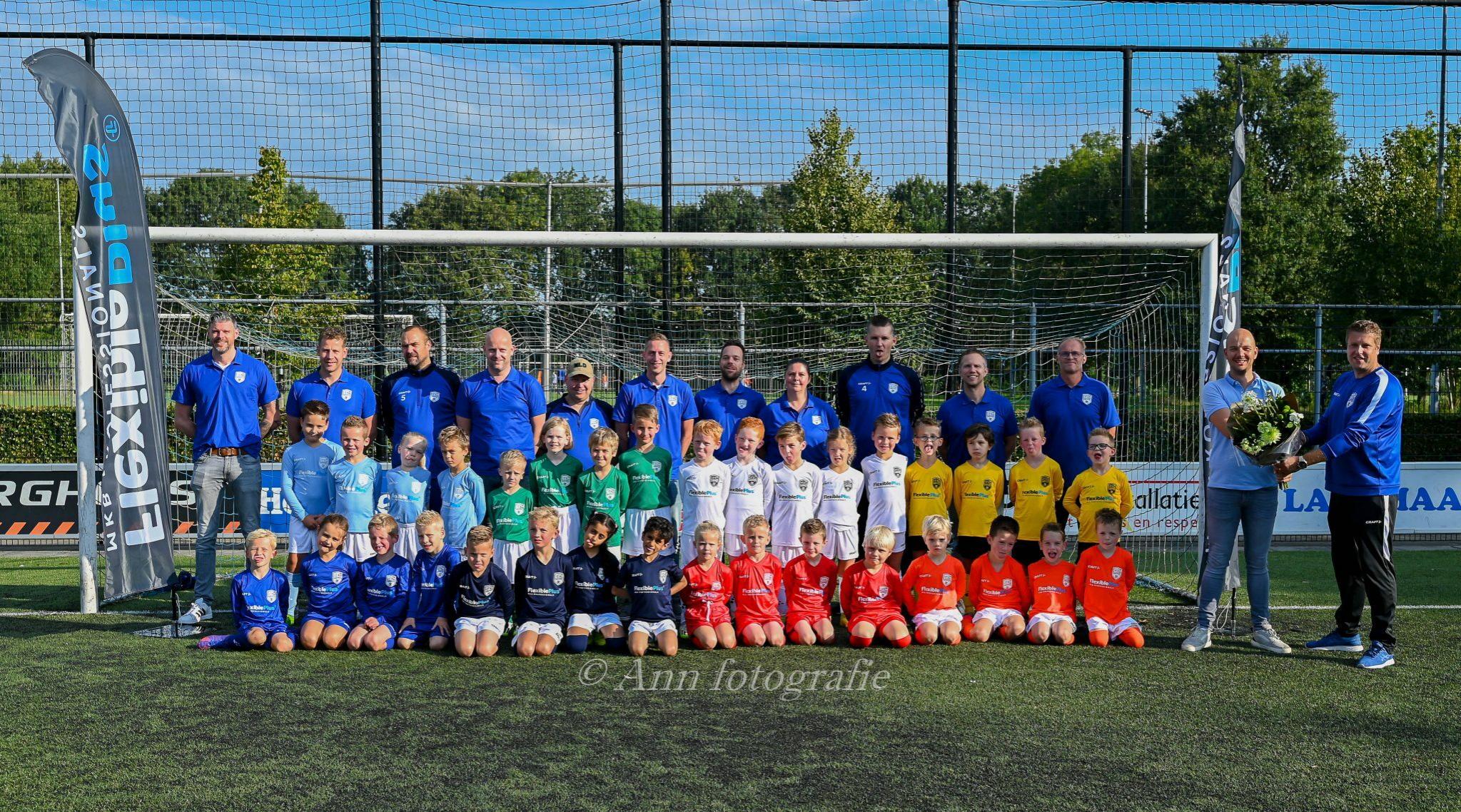 alle spelers flexibleplus league najaar  met begeleiders en sponsor